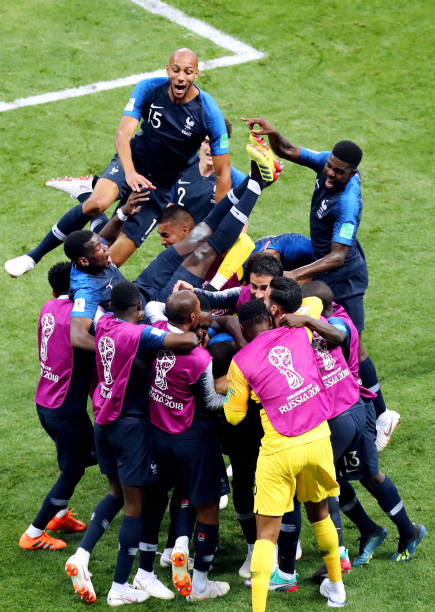 与经济之间 与经济之间